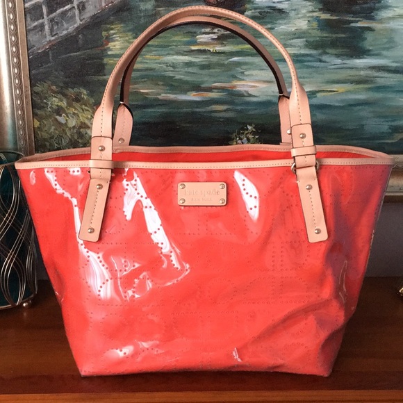kate spade Handbags - Super cute Kate Spade Tote! 😍